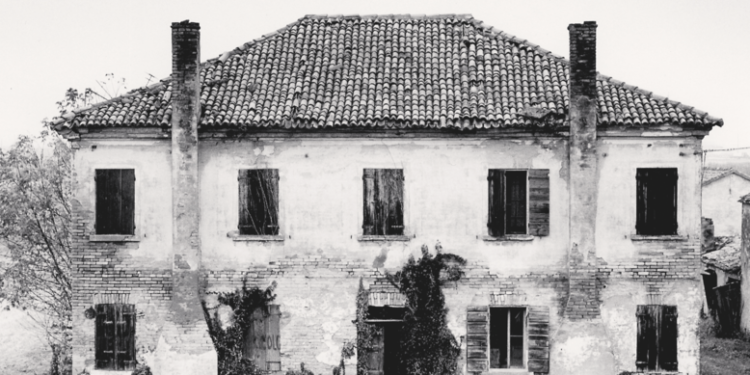 Il "Grande Fiume" e la vita che scorre ai suoi confini: questo ha fotografato Michael Kenna nel suo progetto "Fiume Po".