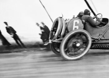 "L’Automobile deformata" (1912/13). Jacques Henri Lartigue © Ministère de la Culture (Francia)