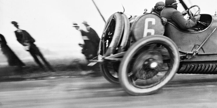 "L’Automobile deformata" (1912/13). Jacques Henri Lartigue © Ministère de la Culture (Francia)