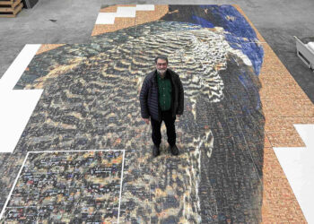 Joan Fontcuberta combina più di 12.000 fotografie in un mosaico alto 16 metri