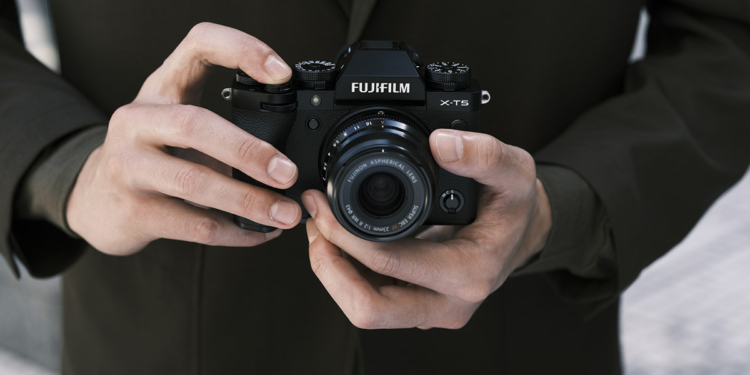 Ecco la nuova Fujifilm X-T5, modernissima nel solco della tradizione