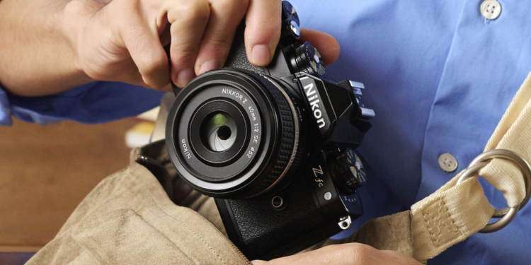 La Nikon Z fc si tinge di nero: annunciata in edizione speciale