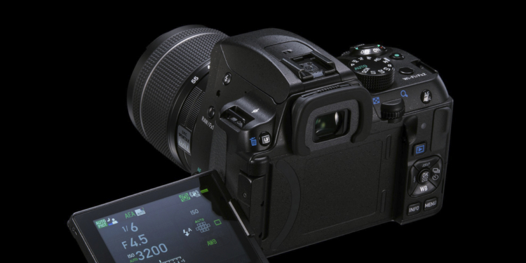 Nuova Pentax KF: la reflex entry level che aggiorna la K70
