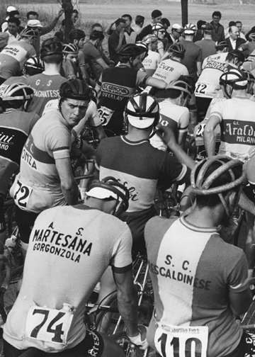 Ernesto Fantozzi Sesto San Giovanni, 1961. Il ciclismo della passione Ernesto Fantozzi, Museo di Fotografia Contemporanea, Milano-Cinisello Balsamo