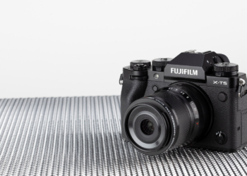 Fujifilm X-T5 mirrorless APS-C la recensione