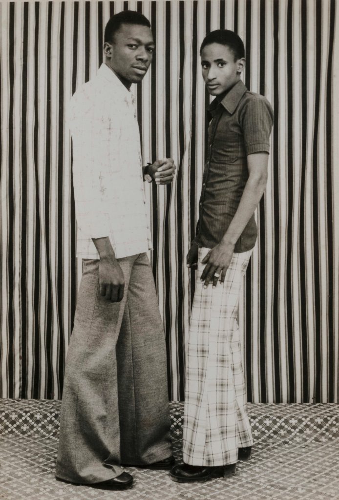 Mostra An Alternative History of Photography Malick-Sidibé-Untitled-(Two-Men)
