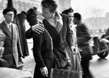 Robert Doisneau Le baiser de l'Hôtel de Ville, Paris 1950