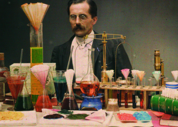 Anonyme, Portrait de Jean Paris, laboratoire, vers 1907. © Collection AN