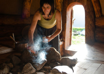 Claudia Corrent, Il rito sciamanico, Luson, Bolzano, 2022 © Claudia Corrent