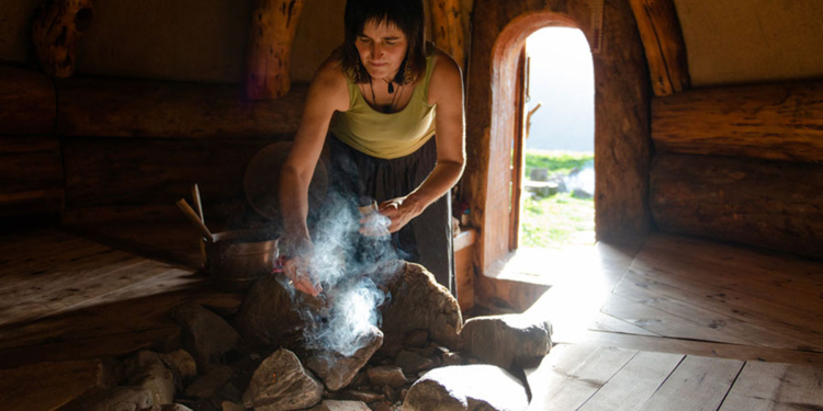 Claudia Corrent, Il rito sciamanico, Luson, Bolzano, 2022 © Claudia Corrent