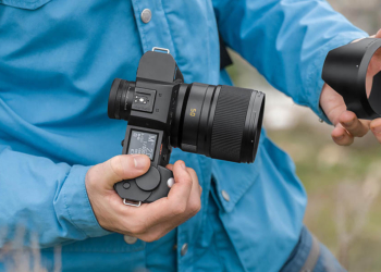 Leica Summicron-SL 50mm f/2 montato su una mirrorless