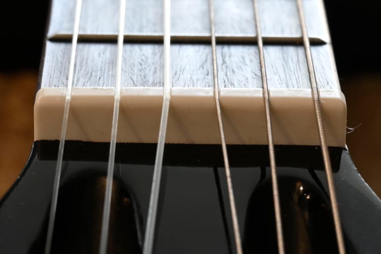 Voigtländer Apo-Lanthar 35mm F2 Aspherical, dettaglio chitarra