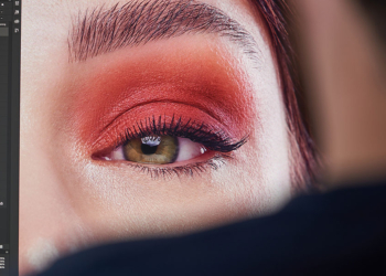 PixelFactory: schermata di lavoro di Photoshop durante la postproduzione di un ritratto.