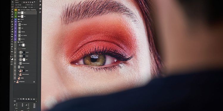 PixelFactory: schermata di lavoro di Photoshop durante la postproduzione di un ritratto.