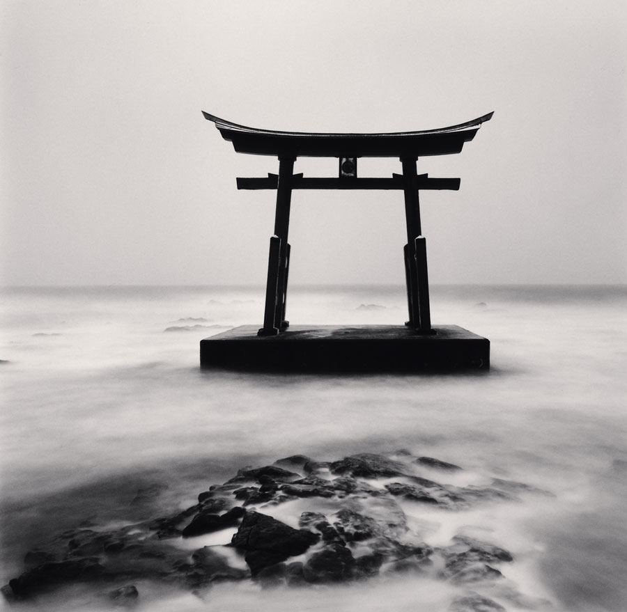 © Michael Kenna, Torii Gate, Study 2, Shosanbetsu, Hokkaido, Giappone, 2014