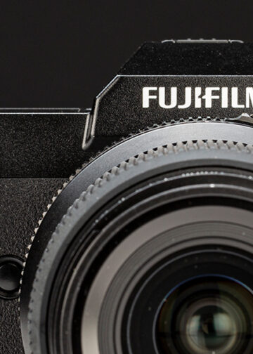 Test Fujifilm GFX100S, vista frontale della fotocamera