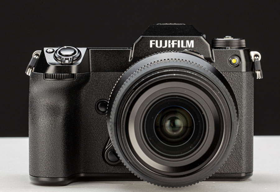 Fujifilm GFX100S vista frontale della fotocamera