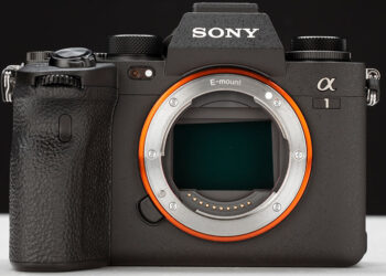 Mirrorless Sony A1 senza obiettivo