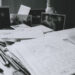 Mostra fotografica MACRO Hervé Guibert, Table de travail avec manuscrit barré, n.d.; © Christine Guibert/Courtesy Les Douches la Galerie, Paris.
