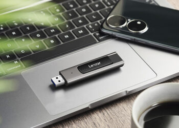 LEXAR JumpDrive M900