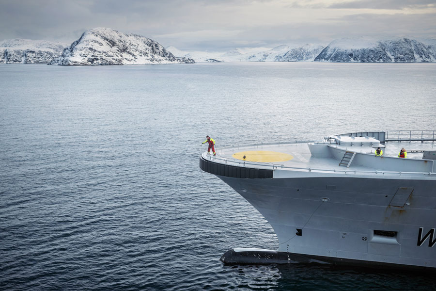 Esercitazione coordinata della Guardia Costiera norvegese nei fiordi vicino a Tromsø. L'immagine è ripresa dal rompighiaccio della Guardia Costiera KV Svalbard. © Paolo Verzone