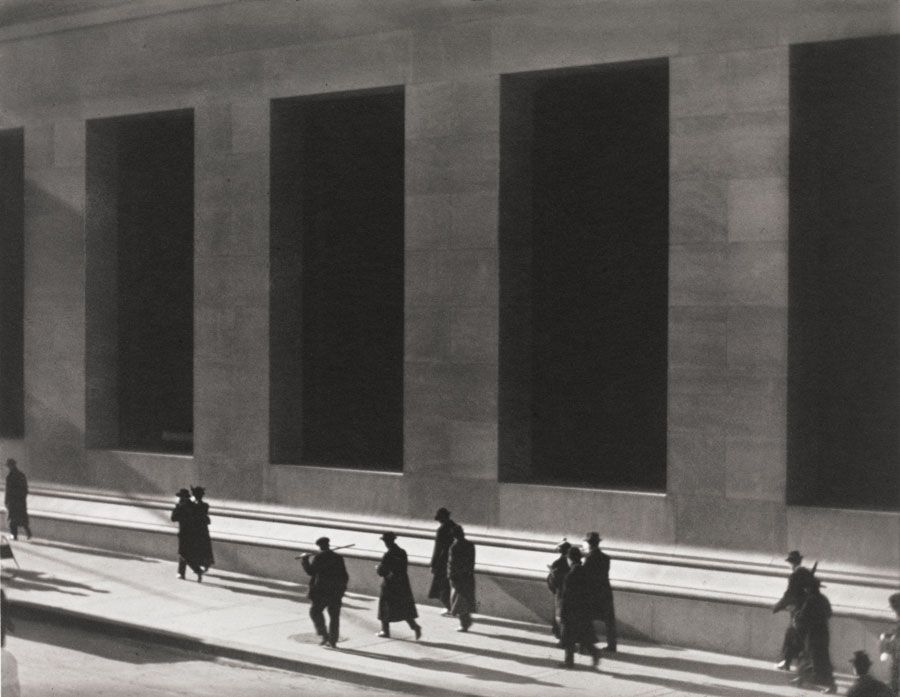 Mostra Paul Strand, The Balance of Forces. Paul Strand, Wall Street, New York, 1915 © Aperture Foundation Inc., Paul Strand Archive. Fundación MAPFRE Collections