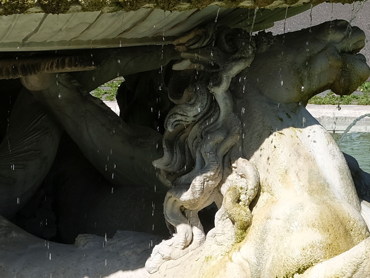 Dettaglio di una fontana di Villa Borghese