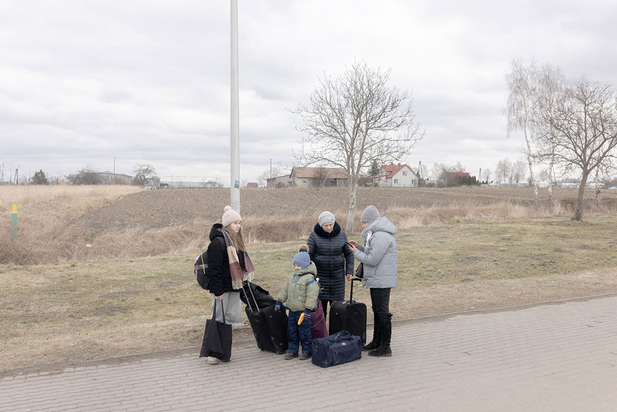 Alessandro Penso, Una famiglia ucraina al confine polacco, Medyka, 8 febbraio 2022 © Alessandro Penso