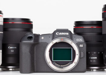 Canon eos R8 fotografata insieme ad alcune ottiche Canon RF
