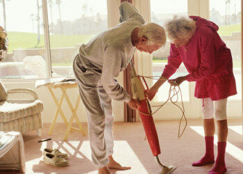 © Larry Sultan, Fixing the Vacuum from the series Pictures from Home, 1991