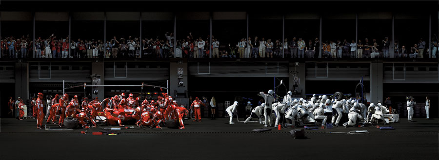 Andreas Gursky, F1 Boxenstopp I, 2007 © ANDREAS GURSKY, by SIAE 2023 Courtesy: Sprüth Magers