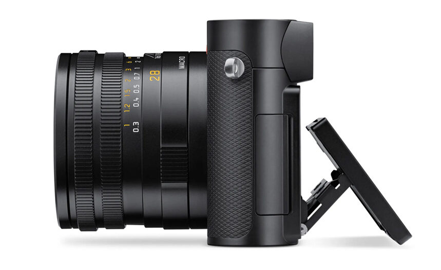 Leica Q3 profilo destro con monitor basculabile