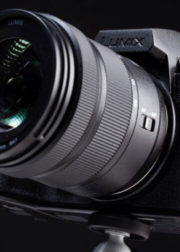 Lumix S5 IIX tre quarti in penombra