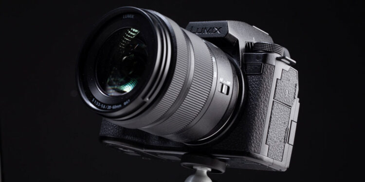 Lumix S5 IIX tre quarti in penombra