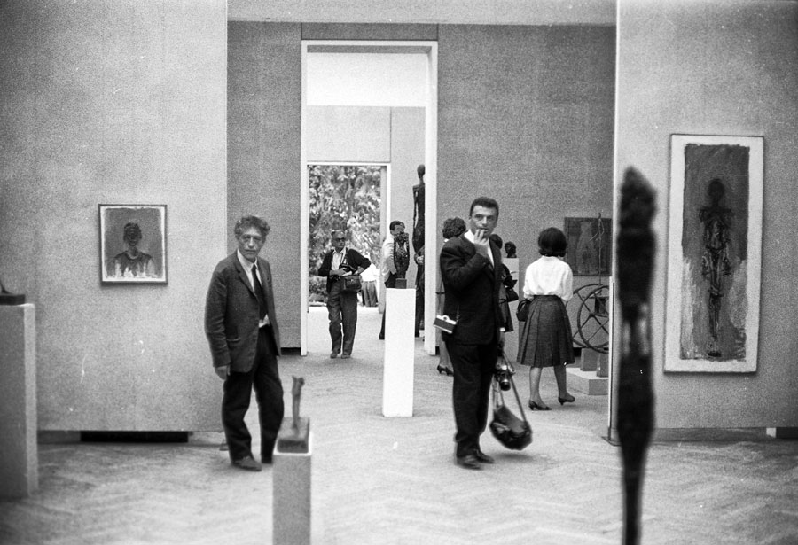 © Mario Dondero, Alberto Giacometti e Carlo Bavagnoli alla Biennale di Venezia del 1962, Venezia, 1962