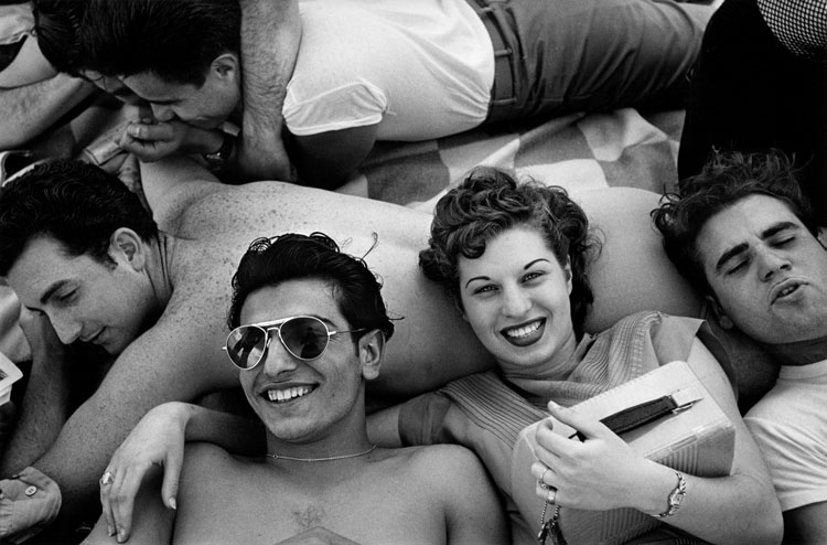 © Harold Feinstein, Coney Island Teenagers, 1949. Harold Feinstein Photography Trust
