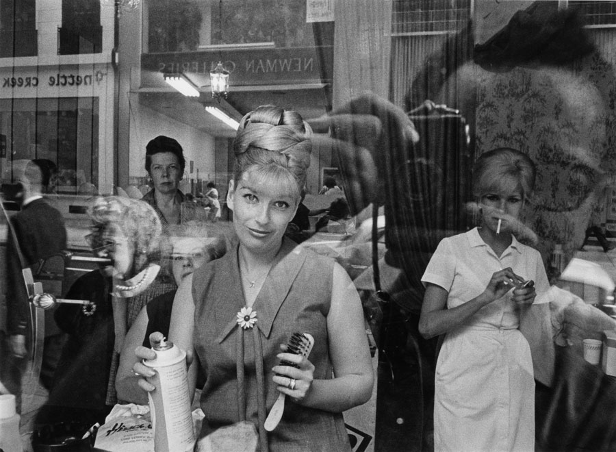 © Harold Feinstein, Beauty Parlor Window, 1964. Harold Feinstein Photography Trust