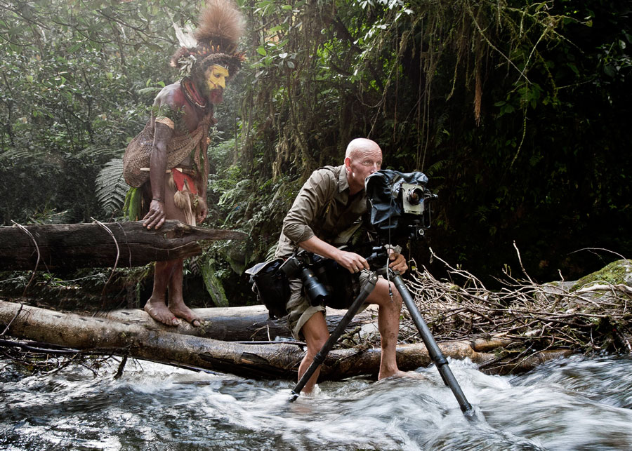 Jimmy Nelson with the Huli Wigmen. © Jimmy Nelson B.V