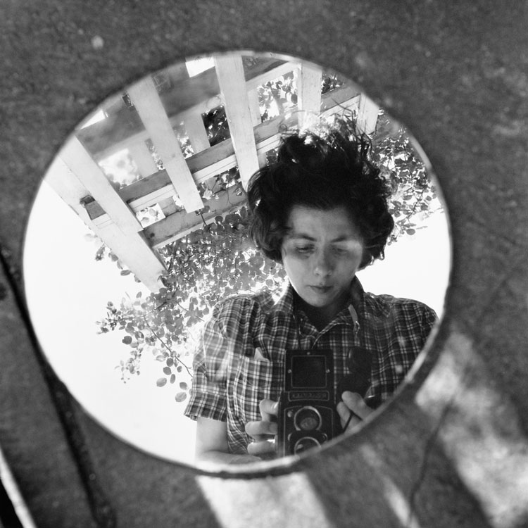 Vivian Maier, Self-portrait, New York,1953. Gelatn silver print, 2014. © Estate of vivian Maier, Courtesy of Maloof Collection and Howard Greenberg Gallery, NY
