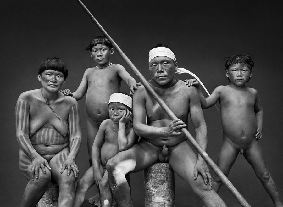 © Sabastião Salgado, Famiglia Korubo. Stato di Amazonas, Brasile, 2017