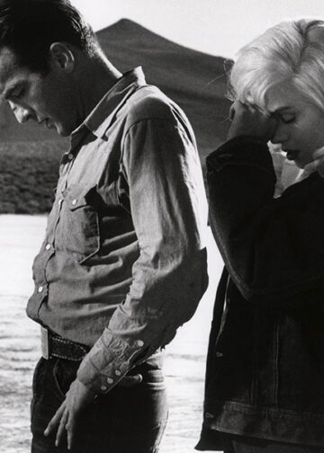 Marilyn Monroe e Montgomery Clift durante le riprese di 'The Misfits'. Nevada, Stati Uniti, 1960 © Eve Arnold/Magnum Photos