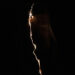 rocciatore in un canyon illuminato con led
