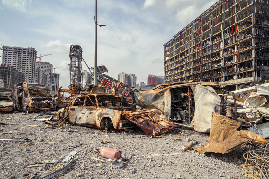 Stefano Rosselli, Kiev, Centro commerciale Retroville dopo il bombardamento, aprile 2022. © Stefano Rosselli