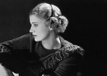 Autoritratto con cerchietto, New York, Stati Uniti, 1932 circa. © Lee Miller Archives England 2023