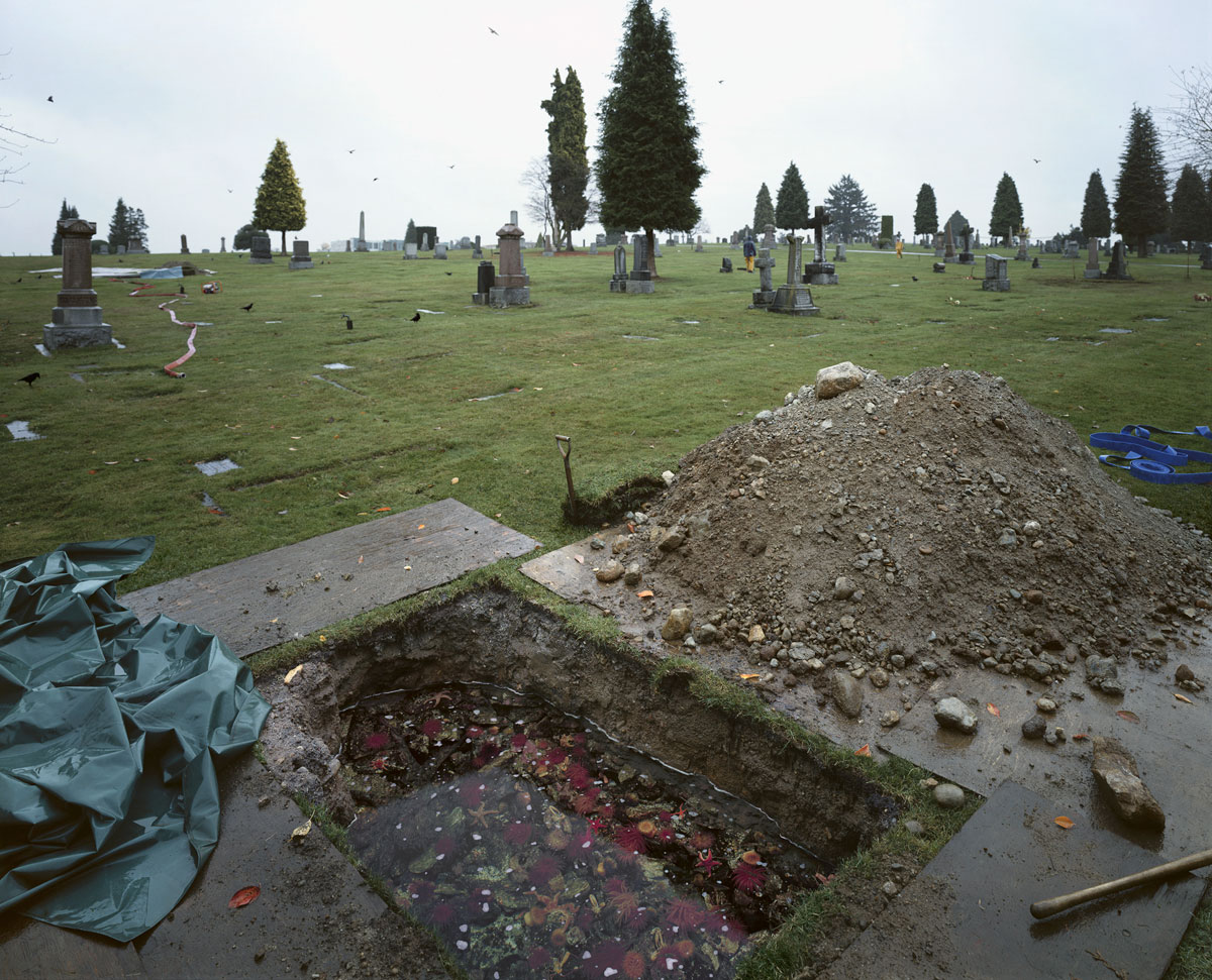 © Jeff Wall, The Flooded Grave, 1998-2000