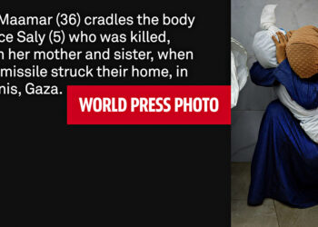 A Palestinian Woman Embraces the Body of Her Niece, © Mohammed Salem/Reuters