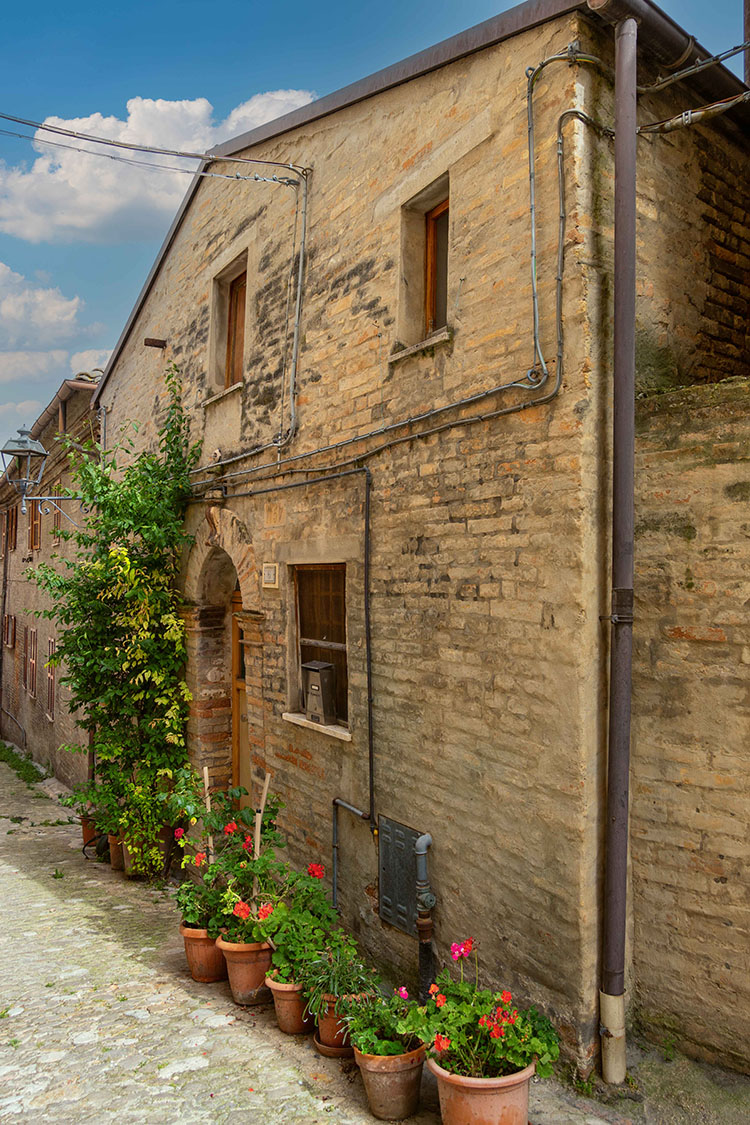 La facciata esterna della casa di Mario Dondero.