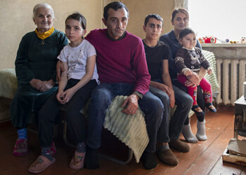 Gurgen Hovsepyan, 36 anni, è fuggito con tutta la famiglia da Beraber in Nagorno Karabakh il 25 settembre 2023 sotto i bombardamenti azeri. © Emanuela Colombo, "C’era una volta il Nagorno Karabakh".