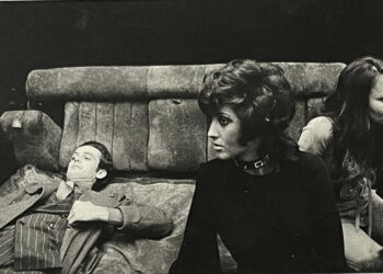 © Carla Cerati, dalla Serie Mondo Cocktail, anni '60-'70. Cortesia Elena Ceratti