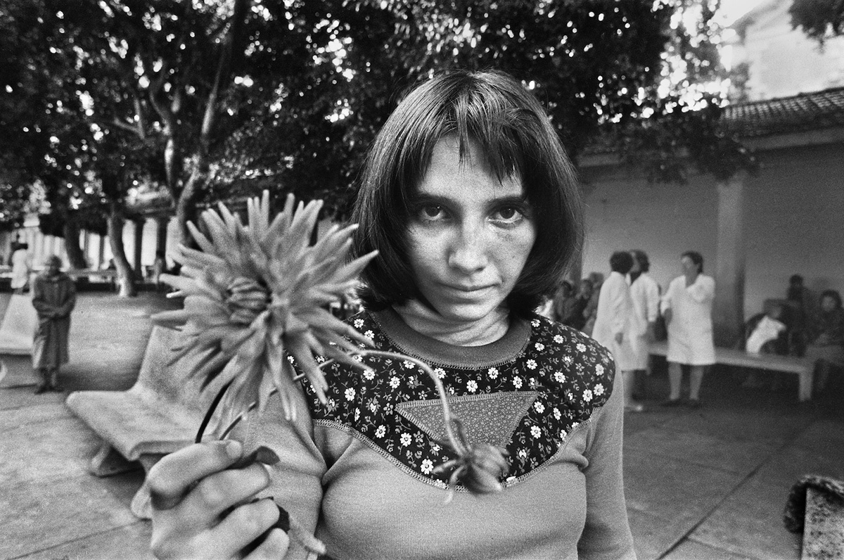 Letizia Battaglia, Graziella. Via Pindemonte. Ospedale Psichiatrico. Palermo, 1983 © Archivio Letizia Battaglia